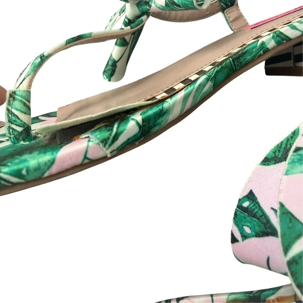 Betsey Johnson Prilla Sandals T-Strap Tropical Palm Multi Color Women's 6 NEW!